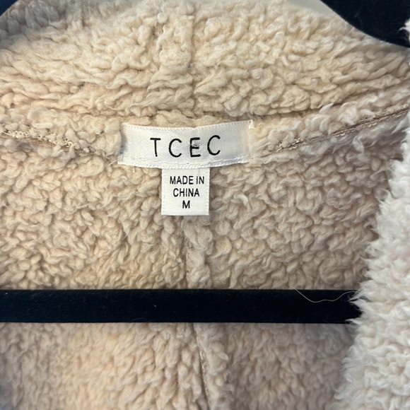Vest - Picture 3 of 3